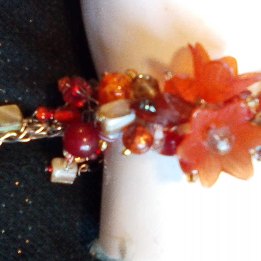 Fall bracelet with leaves and butterflies comes with a gift box.